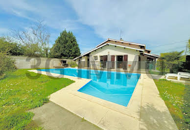 House with pool and terrace 8