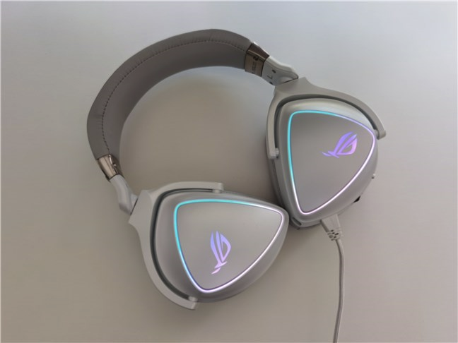 Los auriculares del ASUS ROG Delta pueden girar