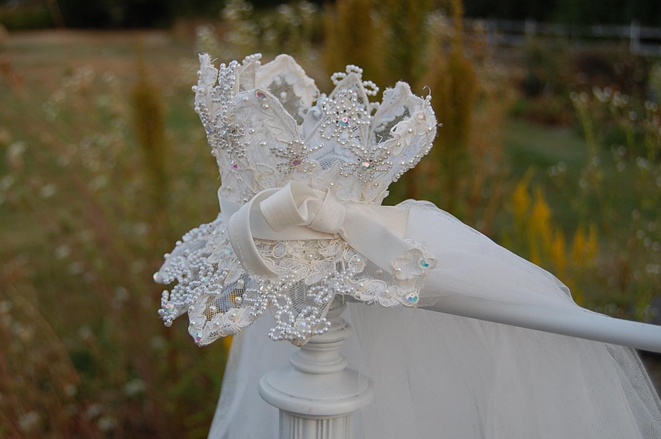 vintage white bridal veil. From SaltboxTreasures