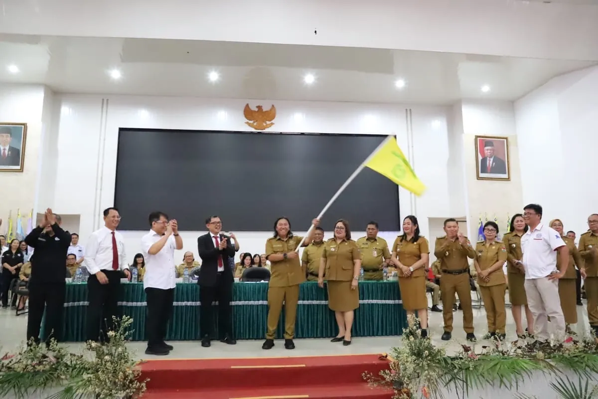 Pelepasan dan penerimaan mahasiswa KKT. (Foto Wilson Umbas untuk Indimanado.com)