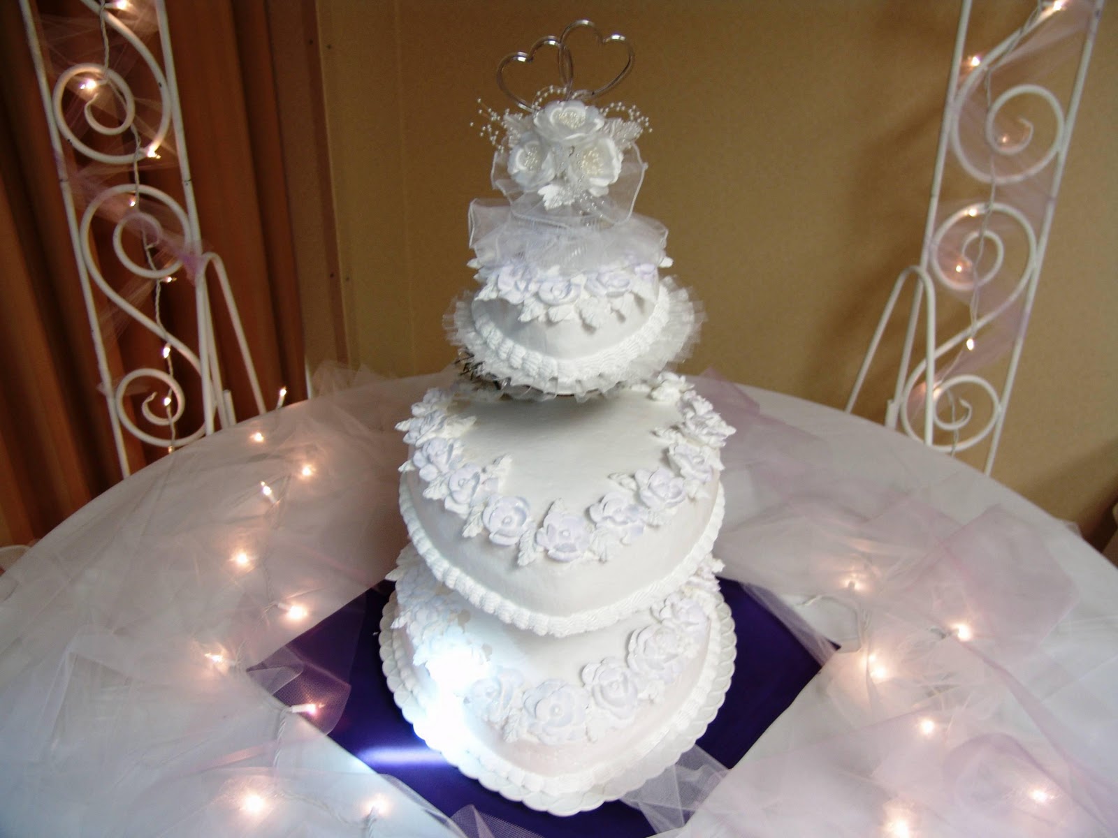 Floating Hearts Wedding Cake