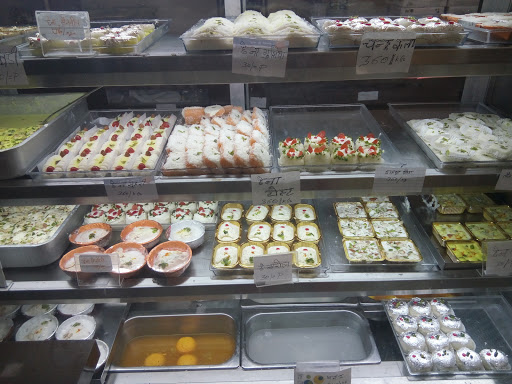 Jingalala Sweets And Restaurant, Jail Rd, Ghantaghar, Sitapur, Uttar Pradesh 261001, India, Restaurant, state UP