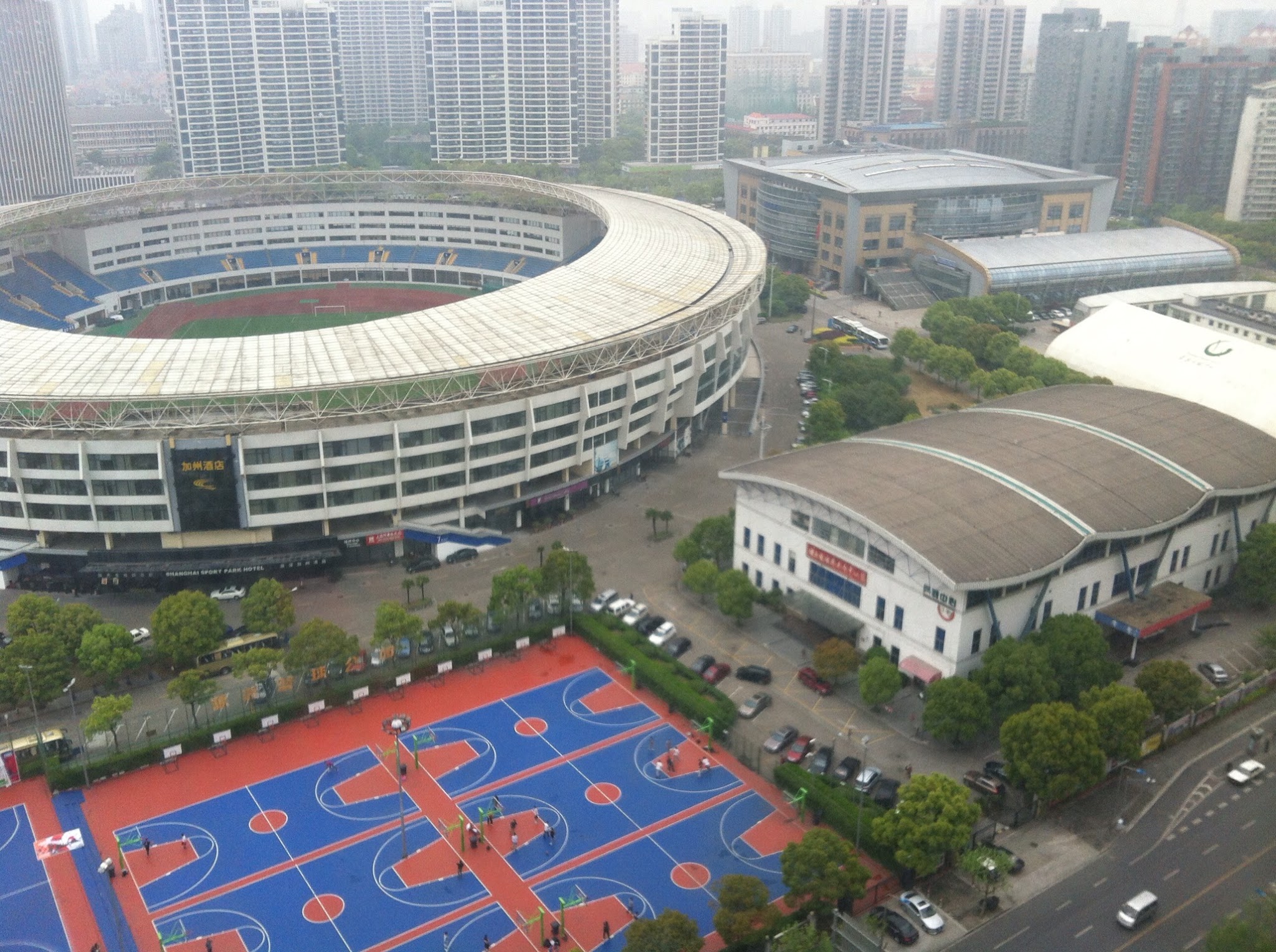 Center stadium. Yuanshen Sports Centre Stadium. Shanghai Pudong Football Stadium. Стадион в Китае. Стадион олимпийского спорткомплекса города Циньхуандао.