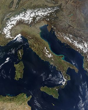 파일:external/upload.wikimedia.org/300px-Satellite_image_of_Italy_in_March_2003.jpg