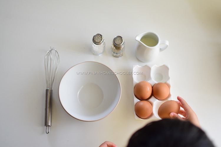 MAKING SCRAMBLED EGGS