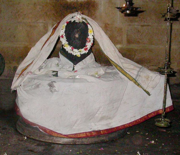 Sri Uchiravaneswarar Temple, Thiruvilanagar (Thuraikattum Vallalar), Mayiladuthurai - 275 Shiva Temples