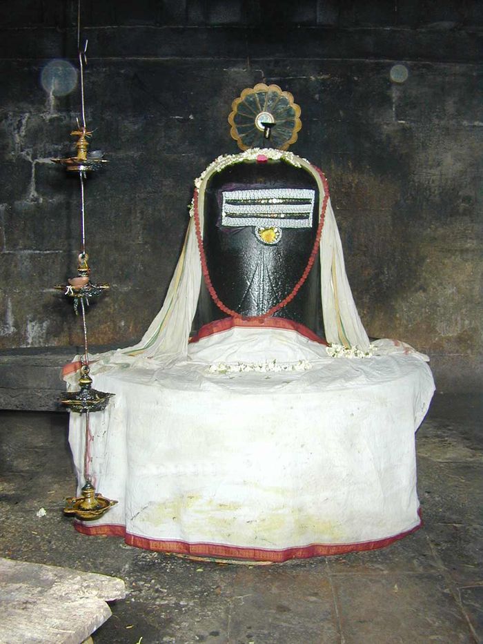 Sri Uthavedeeswarar Temple, Thiru Thuruthi (Kuttalam), Mayiladuthurai - 275 Shiva Temples