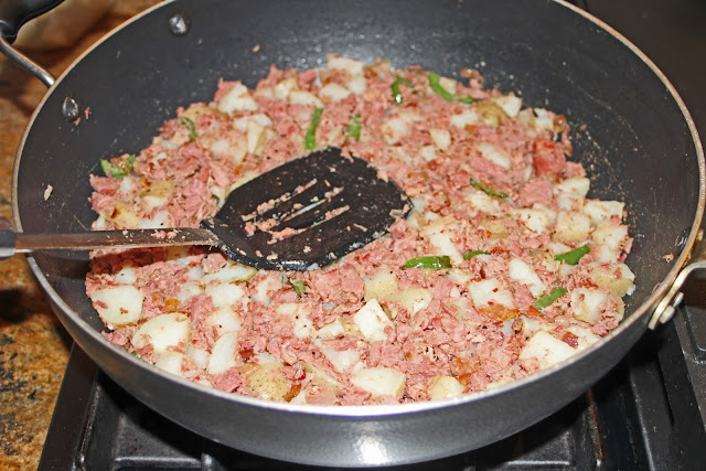 The Grub Files: Cooking with Camissonia: Corned Beef Hash