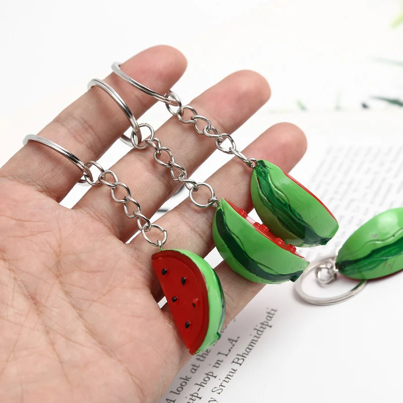 Simulatie Driedimensionaal Watermeloen Stuk Sleutelhanger, een leuk en realistisch accessoire voor sleutels en tassen, ideaal als cadeau.