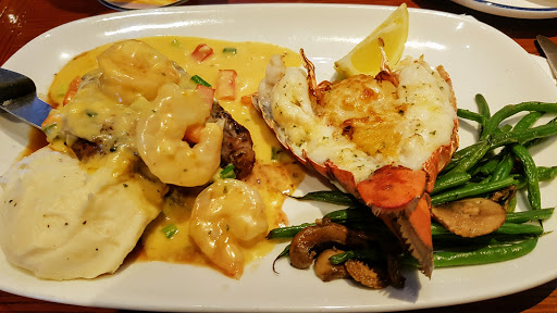 Seafood Restaurant «Red Lobster», reviews and photos, 435 Shawnee Mall Dr, Shawnee, OK 74804, USA