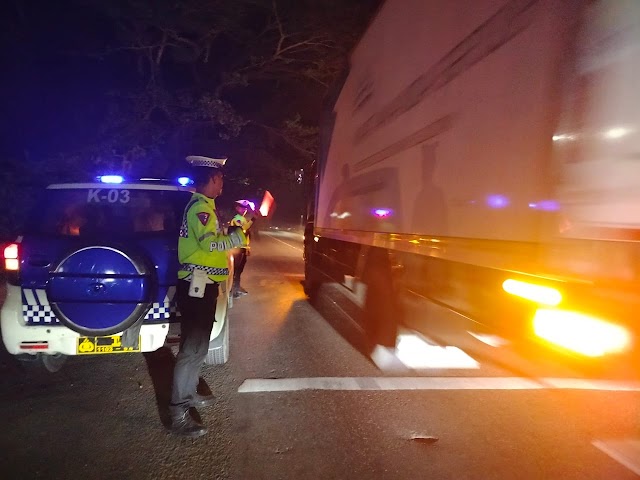 Kasat Lantas Polres Batu Bara AKP Hotlan W. Siahaan, S.H Pimpin Blue Light Patrol Dan Live Report Situasi Terkini Arus Lalulintas