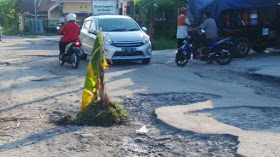 Jalan Pelajau Banyak Lubang