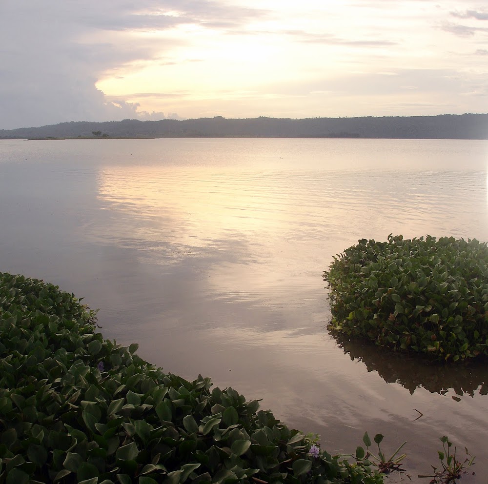late afternoon... sunset approaches over Lago Peten Itza