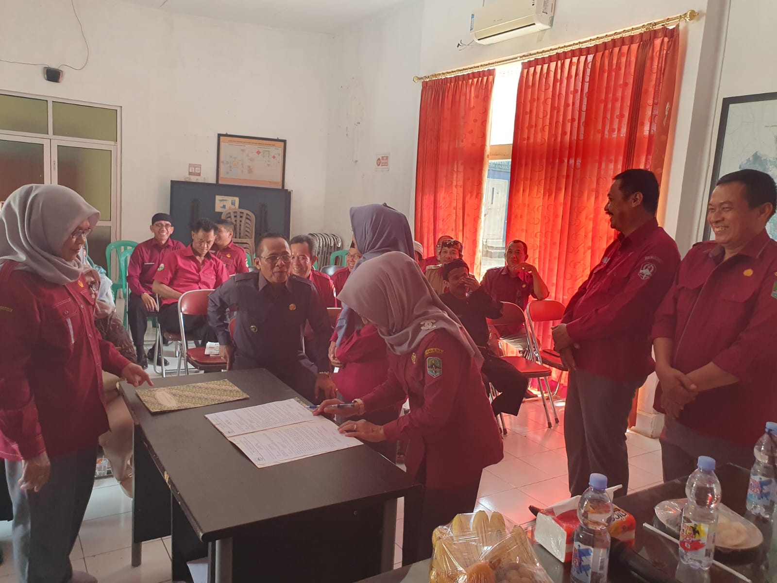 Kapolsek Sukahaji Hadiri Pisah Sambut Dan Serah Terima Jabatan Administrator di Lingkungan Kecamatan Sukahaji