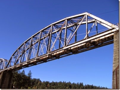 IMG_9177 Willamette River Railroad Bridge at River Villa Park in Milwaukie, Oregon on October 22, 2007