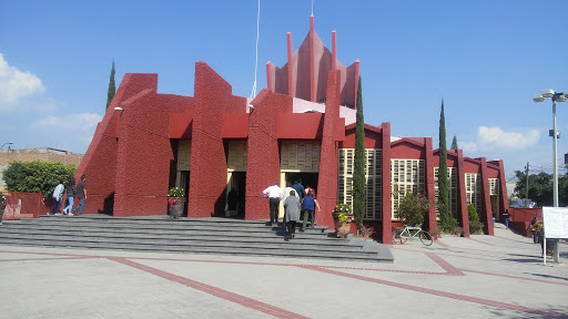 Iglesia El Señor De Los Milagros, Retorno Urano s/n, Popular Anaya, 37240 León, Gto., México, Iglesia católica | GTO