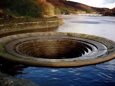 Spillway, Lubang Air Raksasa di Dalam Bendungan Bell-mouth-spillway1