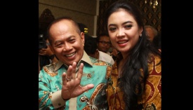 VIDEO FOTO INGRID KANSIL SELINGKUH Istri Muda Menteri Hasan Syarif Youtube 