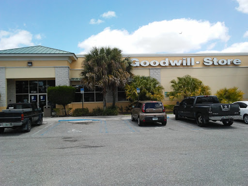 Thrift Store «Goodwill Royal Palm Beach Store & Donation Center», reviews and photos