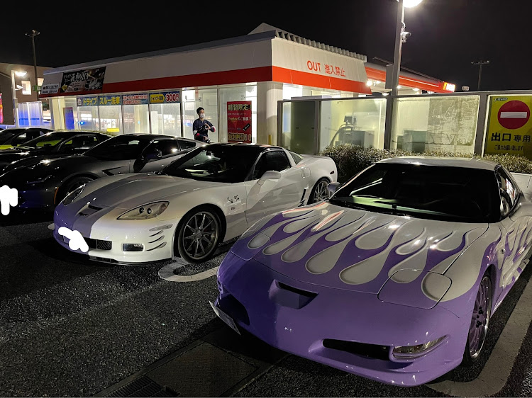 300Sのアメ車MT・エアサスでペタペタ・滋賀県・何時も仲間に関するカスタム事例の投稿画像4枚目