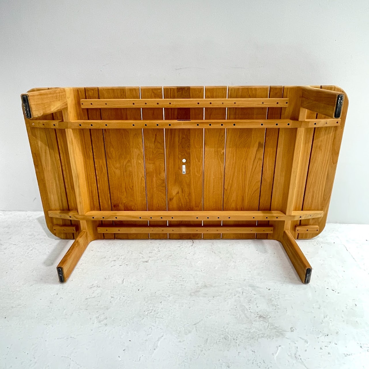 Gloster Loop 53.5" Coffee Table with Teak Top