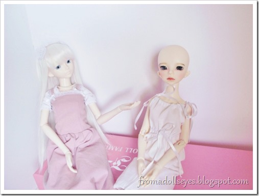 Reviewing a ball jointed doll wig from Fatiao Doll Shop, plus trying on doll wigs from other stores.