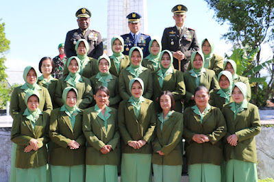 Letkol Cpn Athenius Murip S.H.,M.H, bersama jajaran TNI lainnya di Kab. Jayawijaya