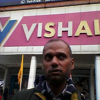 Shushant Singh at Vishal Mega Mart, Rajiv Nagar,  photos