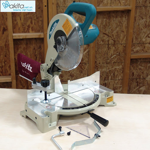 Máy cắt nhôm Makita LS1040