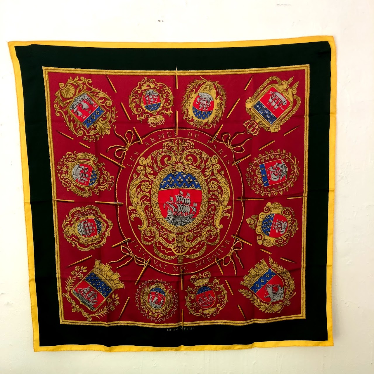 Hermès Les armes de Paris, Fluctuat nec Mergitur Silk Scarf