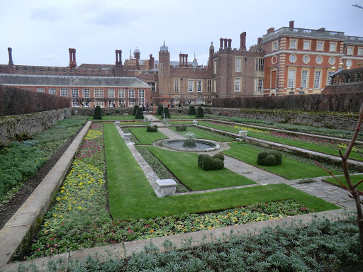 CIMG2704 Pond Garden, Hampton Court Palace