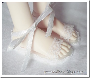 Bjd wearing lace sandals