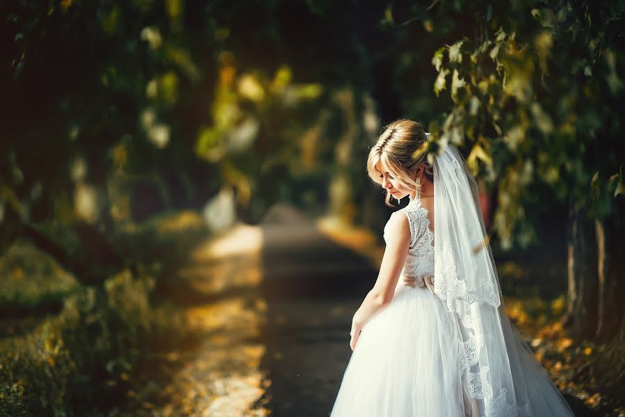 Fotógrafo de bodas Aleksandr Larshin (alexfotolove). Foto del 9 de diciembre 2016