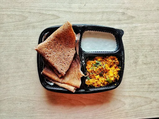 Chicken Bhurji With Ragi Multigrain Dosa