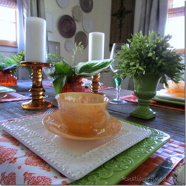 Setting a summer tablescape. Using both vintage and modern touches, for a bright colorful dining experience.