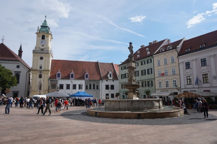 Remontando el Danubio: Bratislava en dos días - Blogs de Eslovaquia - 19/09- Centro y Slavín: De leyendas y un cementerio militar (3)