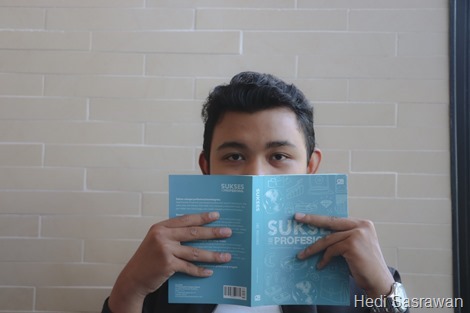  terutama dikala pertama kali saya bekerja dan sanggup honor 9 Buku yang Sedang Saya Baca Saat Ini