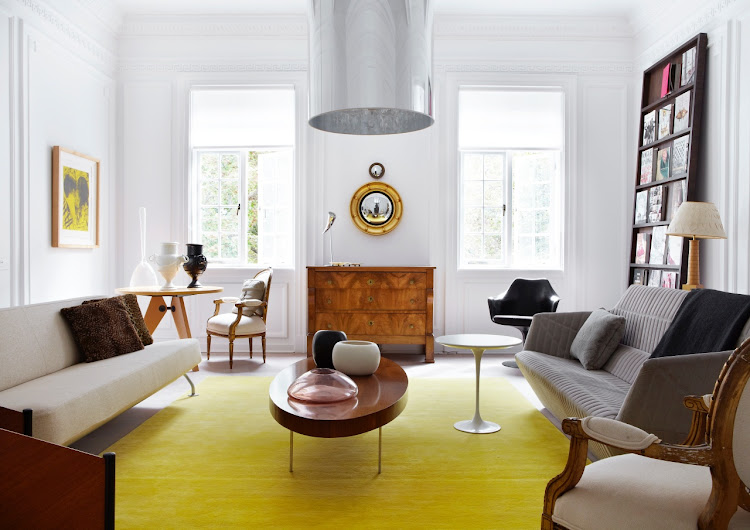 Howard Green’s love of gilt antique French furniture lives happily alongside midcentury and contemporary design classics such as Tonic Design’s Alberto Coffee Table and the Bouroullec brothers’ Facet Couch for Ligne Roset. The lamp to the left of the tapestry is by John Stefanidis.