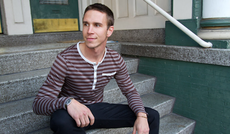 Robbie Brown Henley Stair Sit