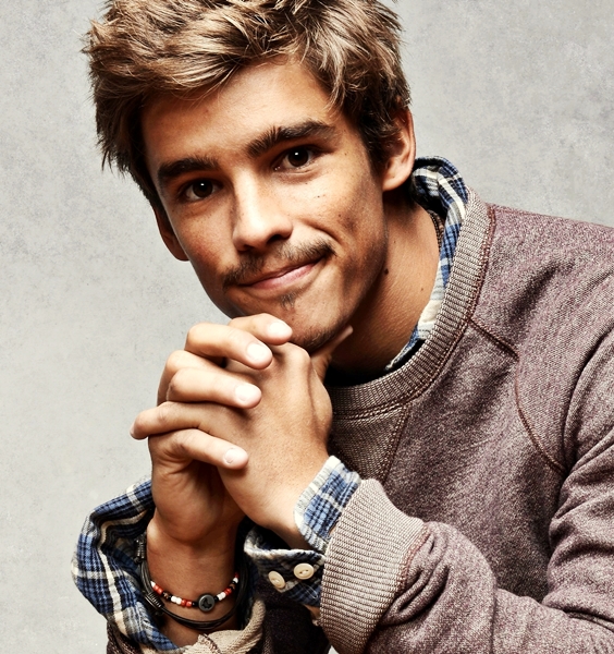 Brenton Thwaites Profile Dp Pics