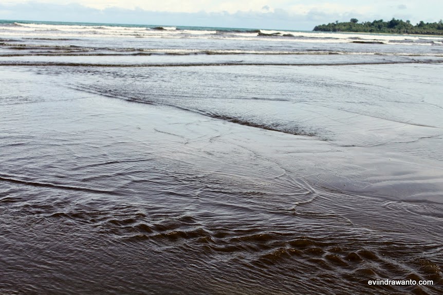 Pantai Air Manis Padang dan Batu Malin Kundang – Jurnal 