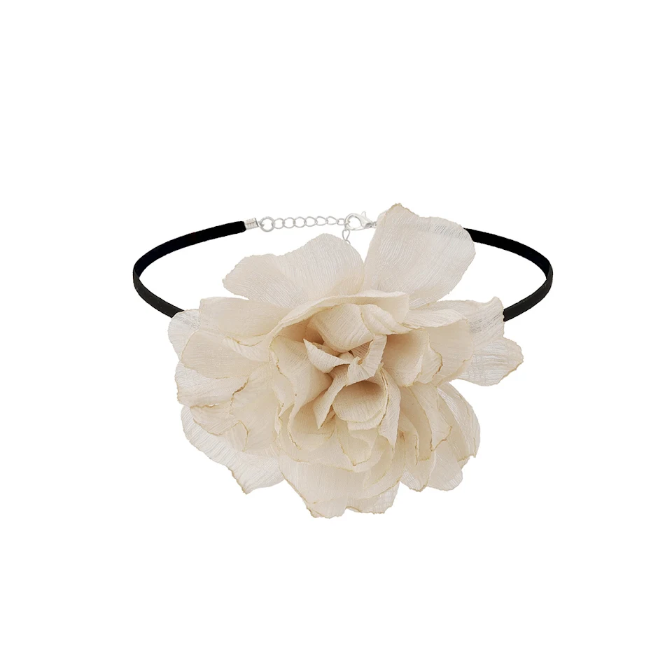 Populaire bloemen creatieve stijl online influencer kraag. Maak een statement en word gezien met dit modieuze accessoire.