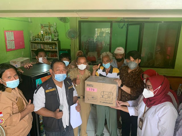 DPC BMI Kota Bekasi bersama Departemen Sosial berikan kursi roda dan perlengkapan usaha kepada masyarakat