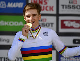 Fenomeen en wereldkampioen Remco Evenepoel demonstreert in zijn laatste wedstrijd van het seizoen