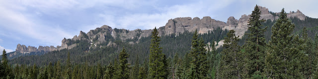 line of rocks above the canyon