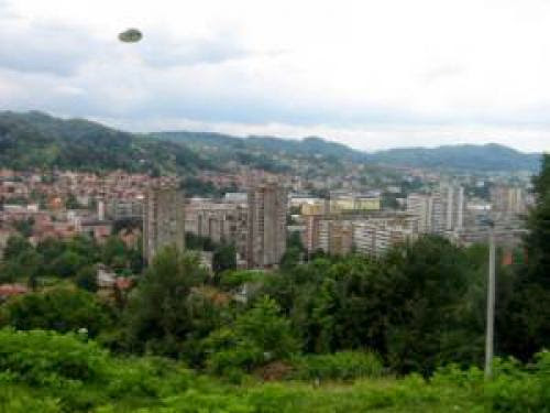 Paranormal Remarkable Daytime Disc Shaped Ufo Photographed Over Tuzlbosnia