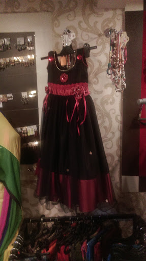 Jeanne Designer Boutique, 2535, 25th B Main Rd, BDA Layout, HSR Layout, Bengaluru, Karnataka 560102, India, Boutique, state KA