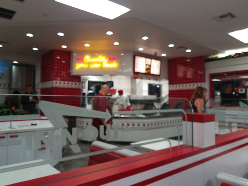 Fast Food Restaurant «In-N-Out Burger», reviews and photos, 850 Groveland Ln, Lincoln, CA 95648, USA