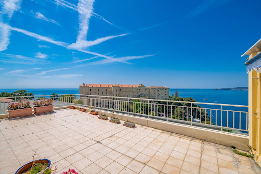 Seaside apartment with terrace 3