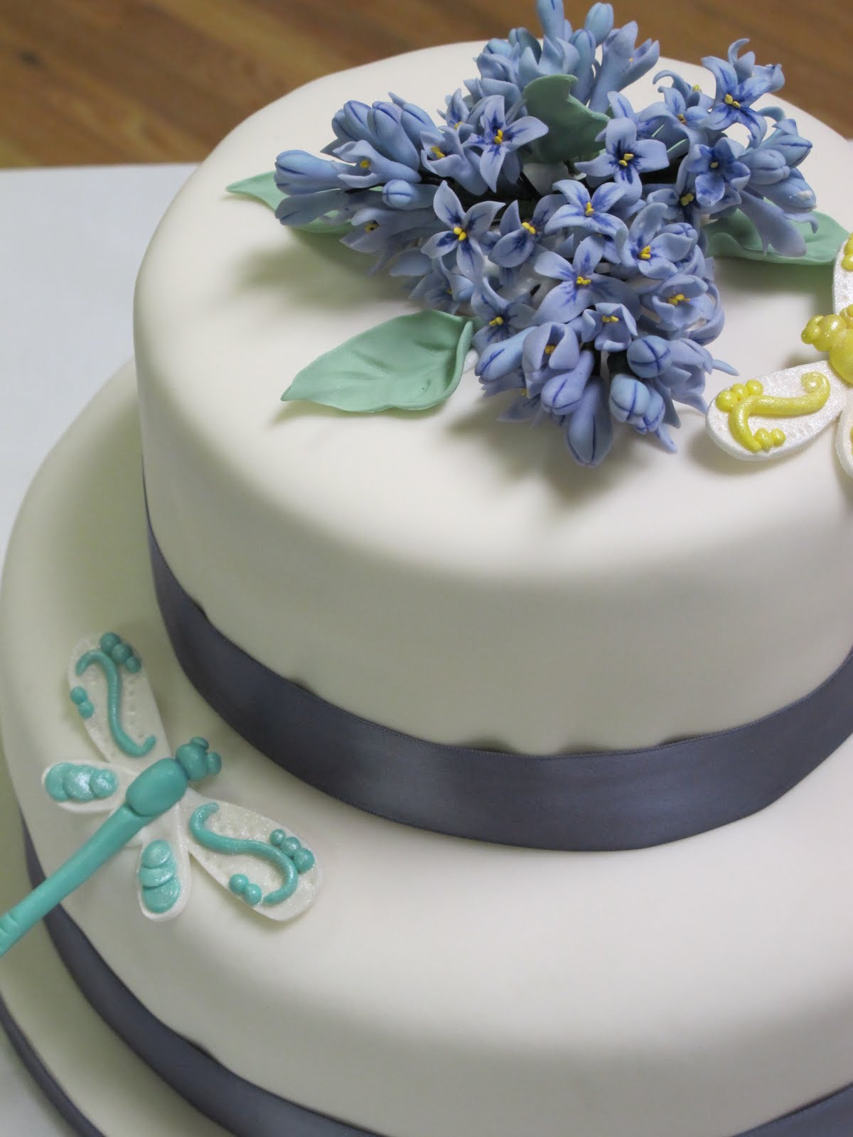 Spring Lilac wedding cake